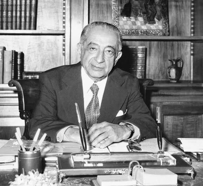 ΚΩΝΣΤΑΝΤΙΝΟΣ ΤΣΑΤΣΟΣ: Βιβλία & Βιογραφία - Βιβλιοπωλείο Πολιτεία